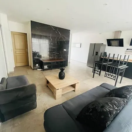 빌라 Jolie Maison De Village 2 *